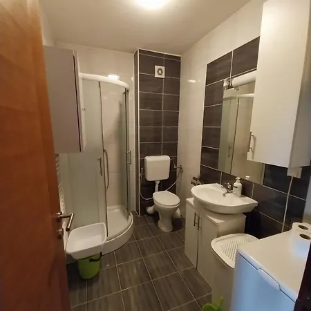 Stan Na Dan U Lukavici * Donje Mladice